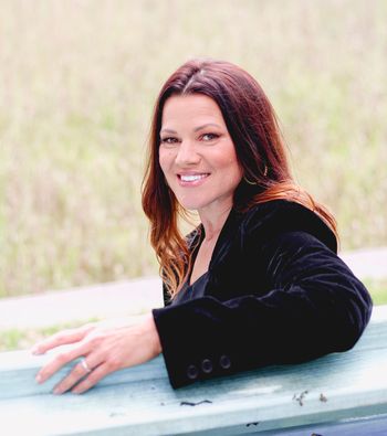 Portrait of Michelle Gibbons, Realtor®.